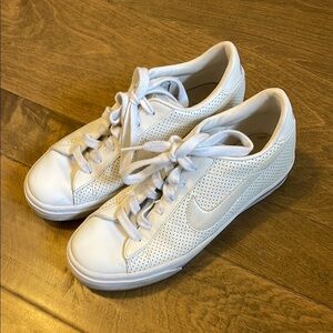 Nike Women’s Leather Sneakers White Size 6.5